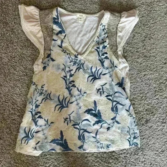 Anthropologie Tiny Flutter-Sleeve Embroidered Top Blue Floral Cream V Neck XS - Picture 3 of 8